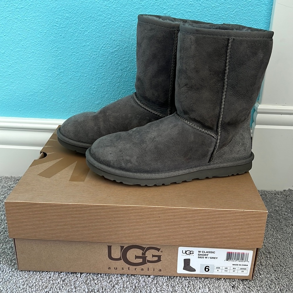 NEW UGG Classic Short Grey